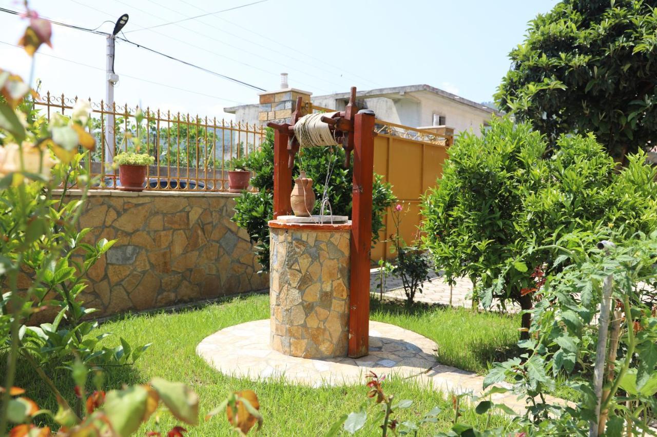 Raisa Guesthouse 12 Berat Exterior foto
