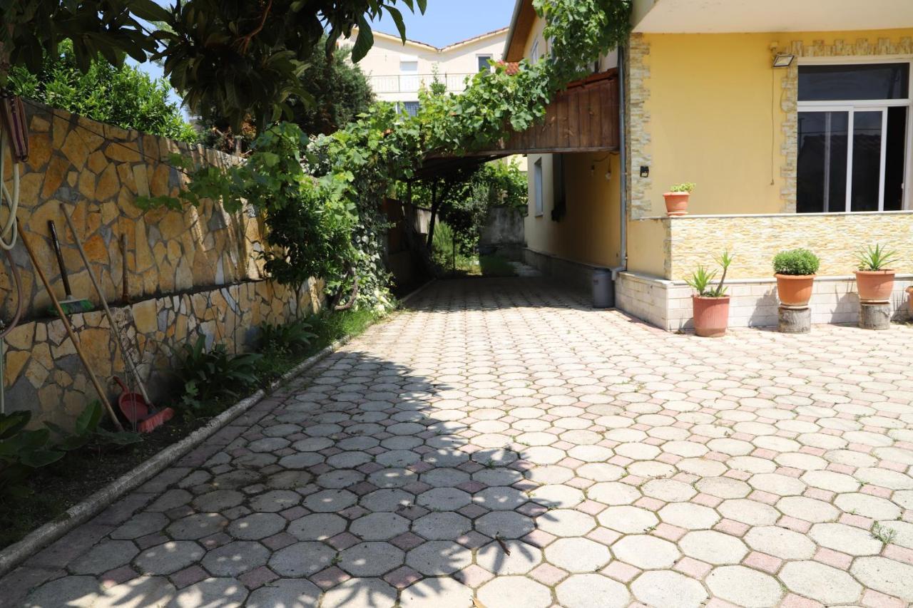 Raisa Guesthouse 12 Berat Exterior foto
