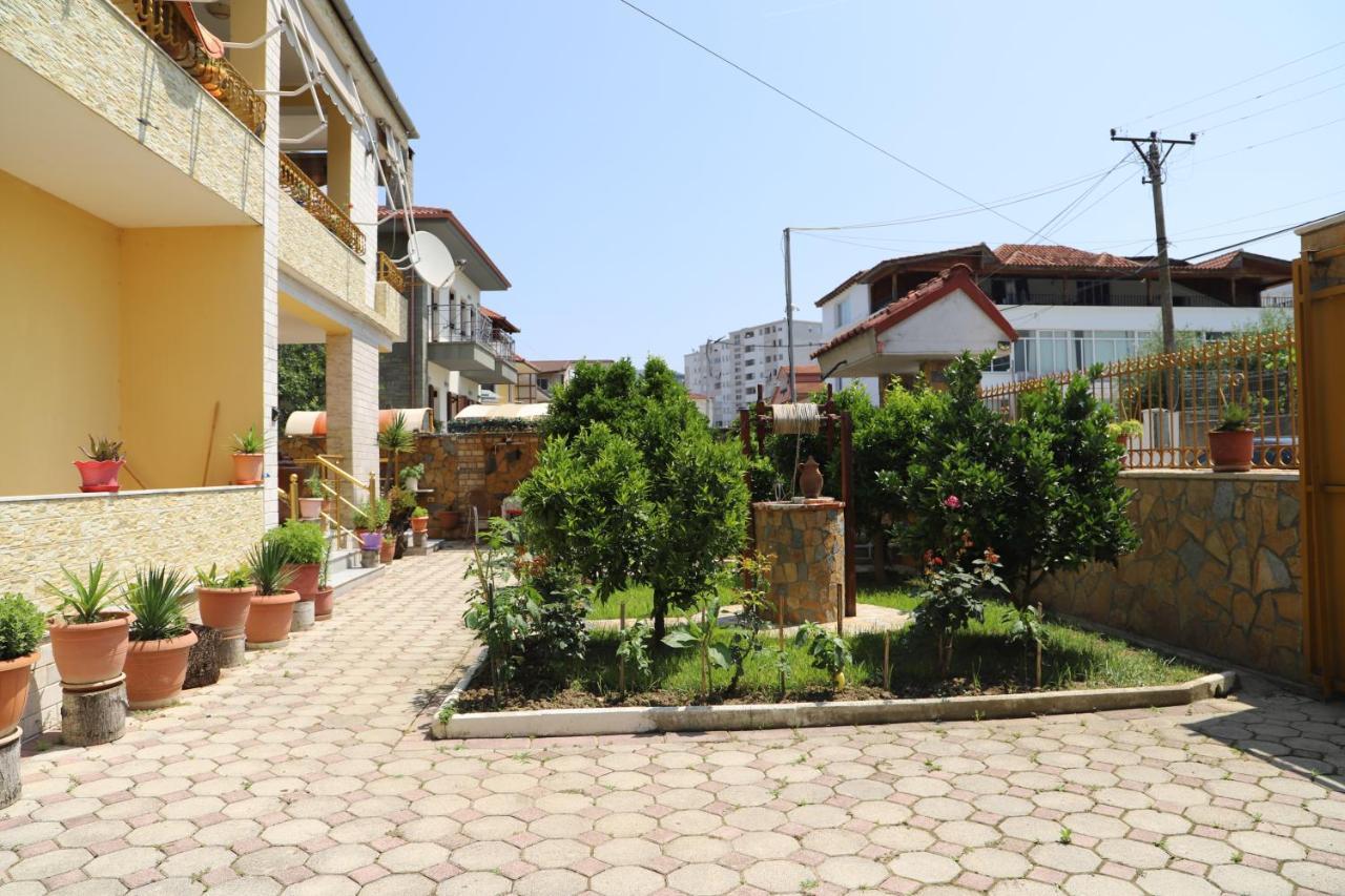 Raisa Guesthouse 12 Berat Exterior foto