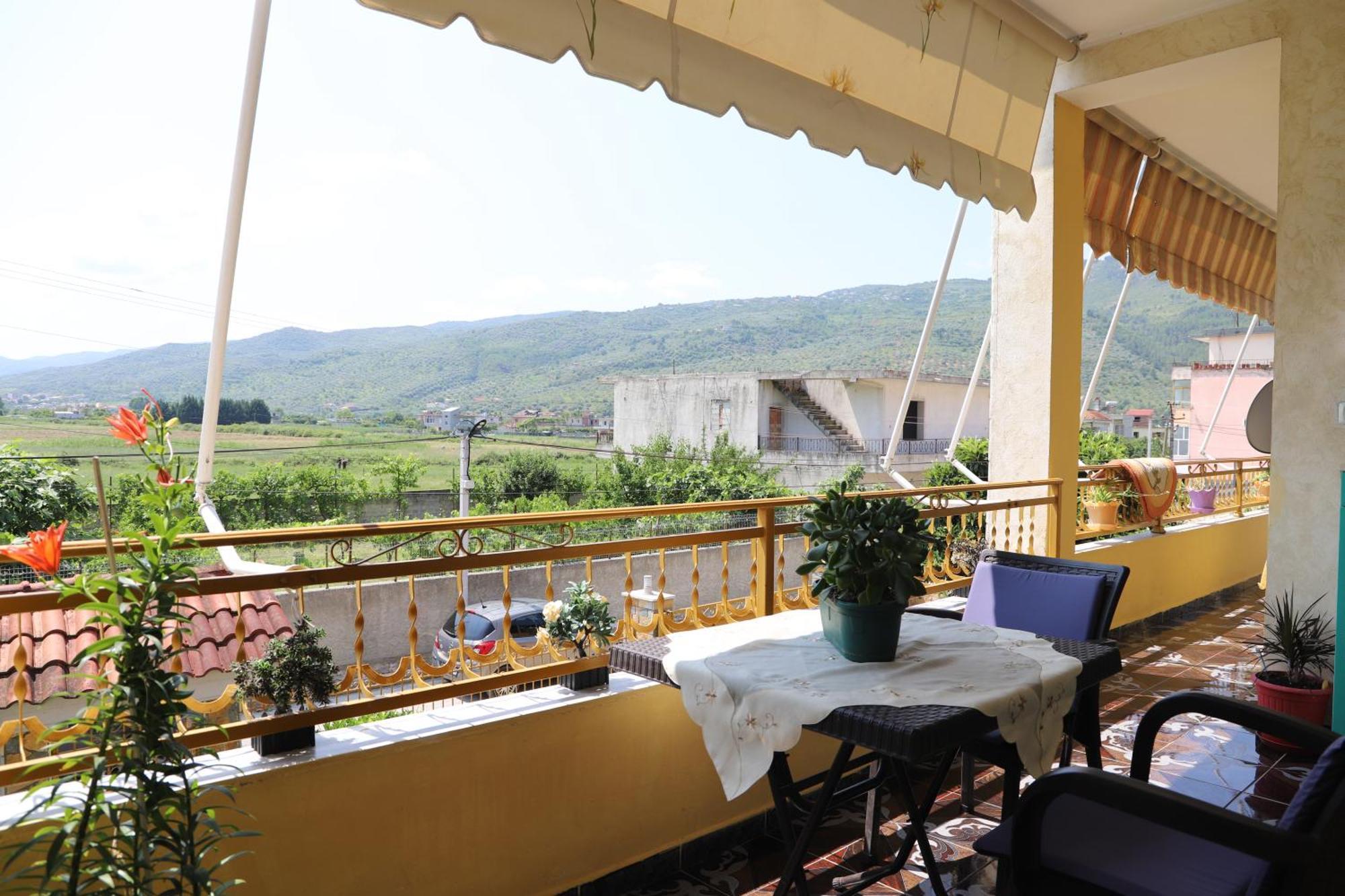 Raisa Guesthouse 12 Berat Exterior foto
